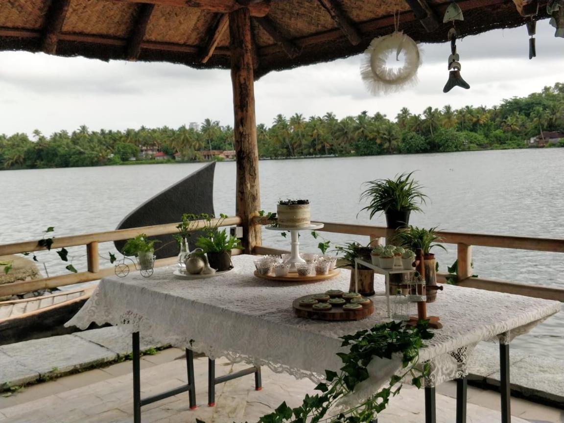 Baymaas Lake House Kochi Exterior foto