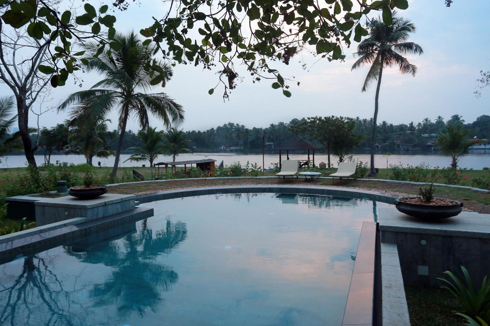 Baymaas Lake House Kochi Exterior foto