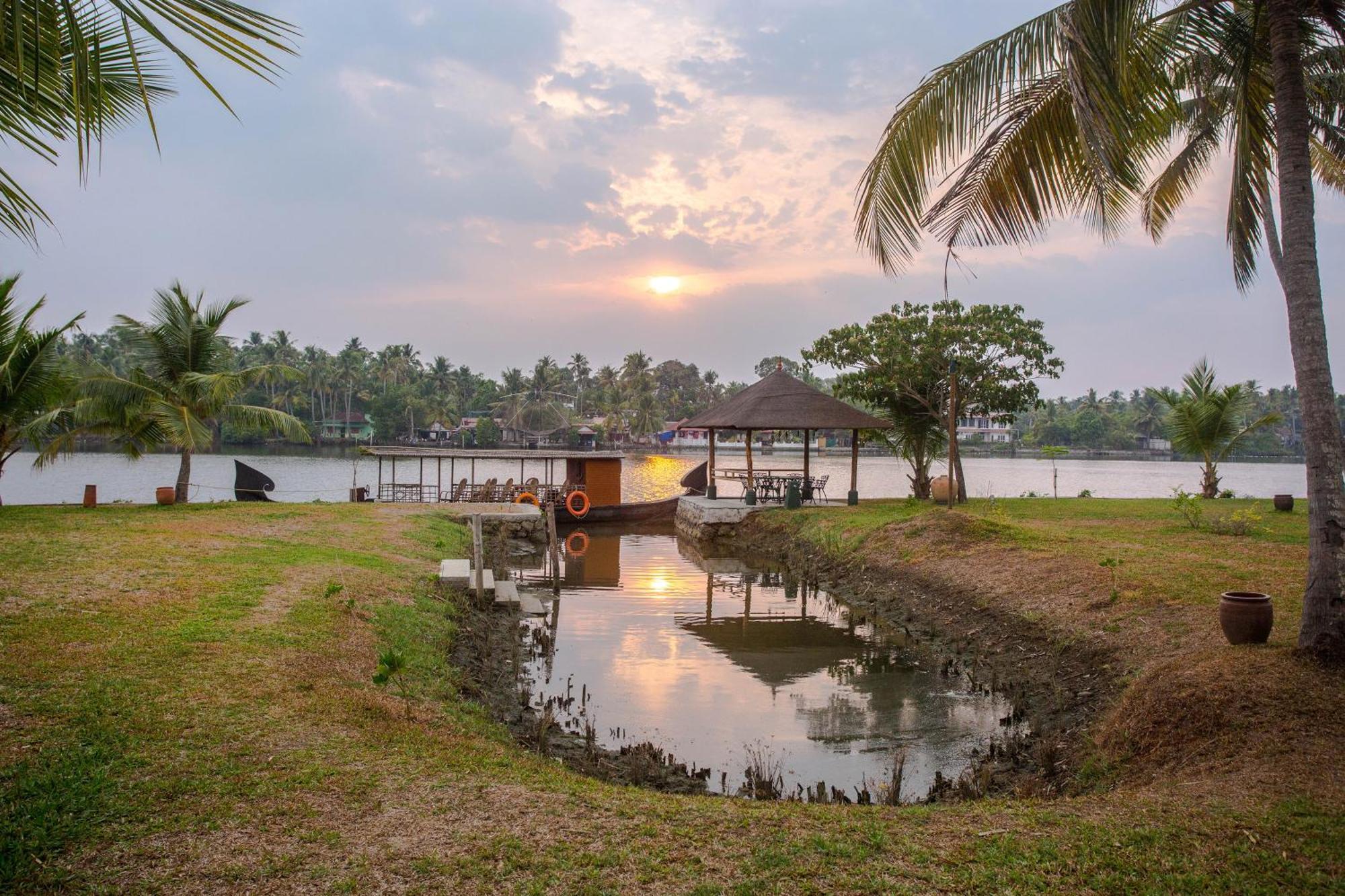 Baymaas Lake House Kochi Exterior foto